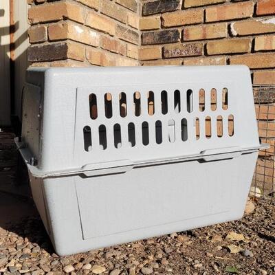 Lot 43: MEDIUM PET PORTER Animal Transport Caddy