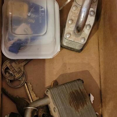 Lot 52: Lock with Keys Lot