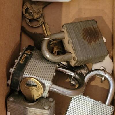 Lot 52: Lock with Keys Lot