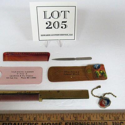 Lot of Vintage Grooming Items and New York World's Fair Key Chain