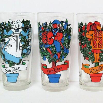 12 Days of Christmas Glass Tumblers, 10 are Pepsi Glasses 2 Are Different, Read Description