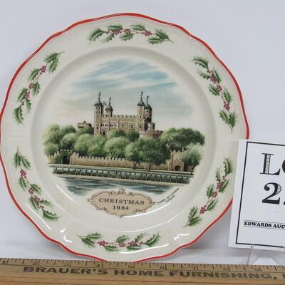 Vintage Wedgwood Queen's Ware 1984 Tower of London Christmas Plate