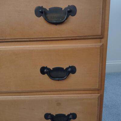 Lot 324: 6 Drawer Wooden Dresser
