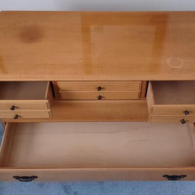 Lot 324: 6 Drawer Wooden Dresser