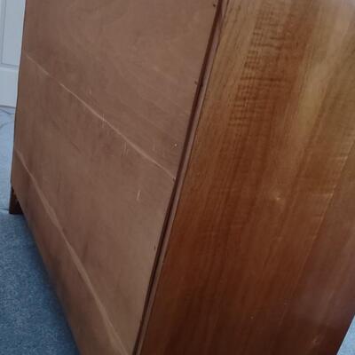 Lot 324: 6 Drawer Wooden Dresser