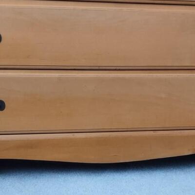 Lot 324: 6 Drawer Wooden Dresser
