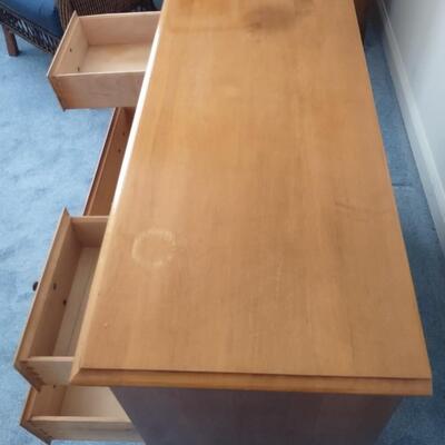Lot 324: 6 Drawer Wooden Dresser