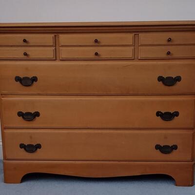 Lot 324: 6 Drawer Wooden Dresser