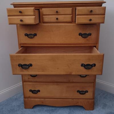 Lot 326: 7 Drawer Wooden Dresser