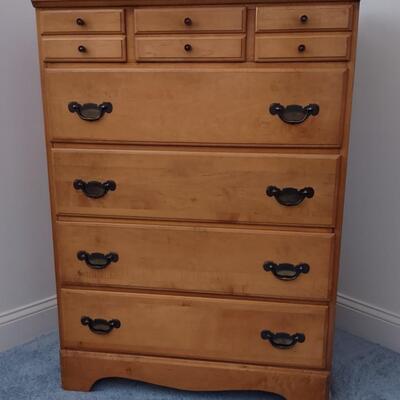 Lot 326: 7 Drawer Wooden Dresser