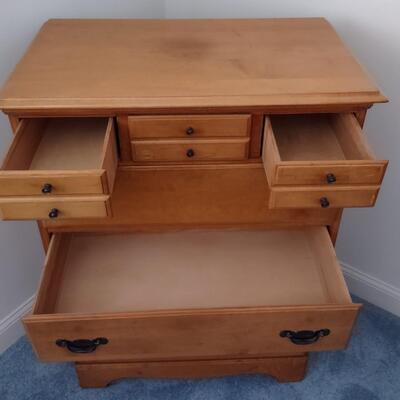 Lot 326: 7 Drawer Wooden Dresser