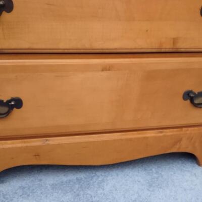 Lot 326: 7 Drawer Wooden Dresser