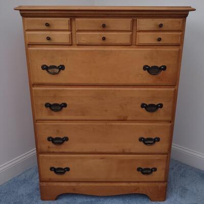 Lot 326: 7 Drawer Wooden Dresser