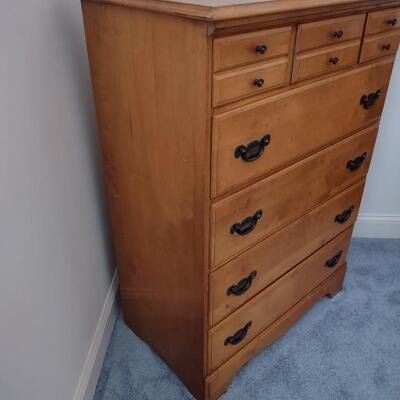 Lot 326: 7 Drawer Wooden Dresser