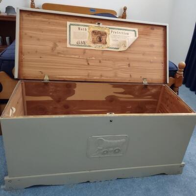 Lot 327: The Franklin Hope Chest By Franklin Shocked Company