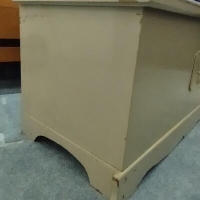 Lot 327: The Franklin Hope Chest By Franklin Shocked Company