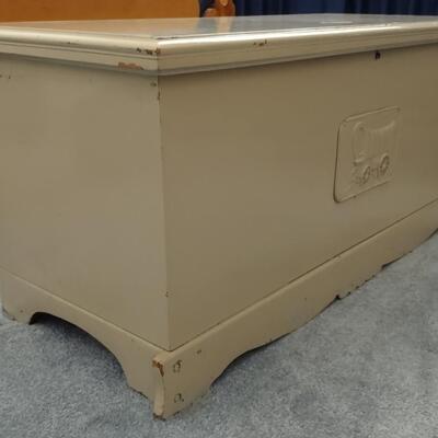 Lot 327: The Franklin Hope Chest By Franklin Shocked Company