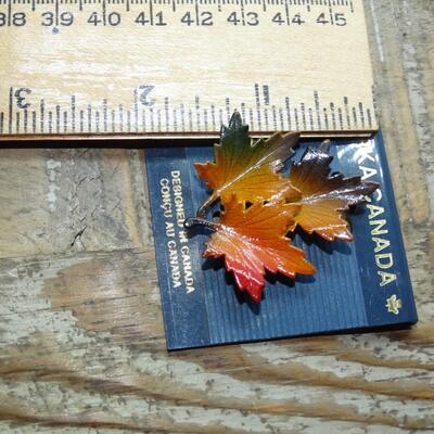 Marka Canada Maple Leaf Pin