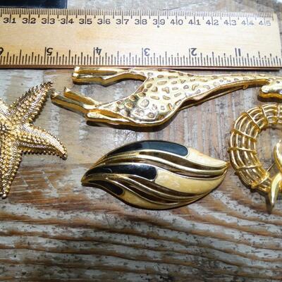 4 Gold Tone Brooches, Giraffe, Star Fish, Trifari Pins