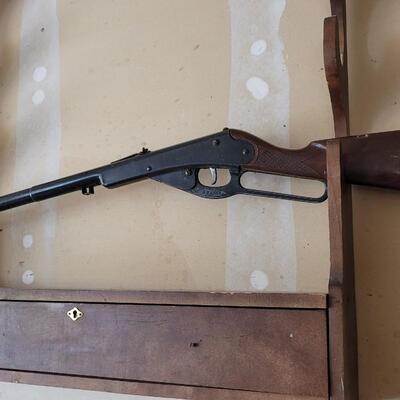 Lot 63: Vintage Model #80 DAISY BB Gun Long Rifle