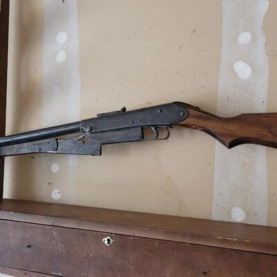 Lot 64: Vintage Model #25 Engraved DAISY BB Gun