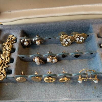 Lot 433: New & Vintage Jewerly