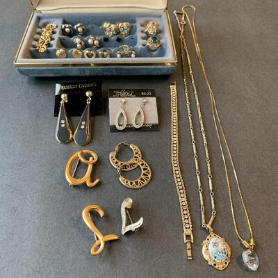 Lot 433: New & Vintage Jewerly