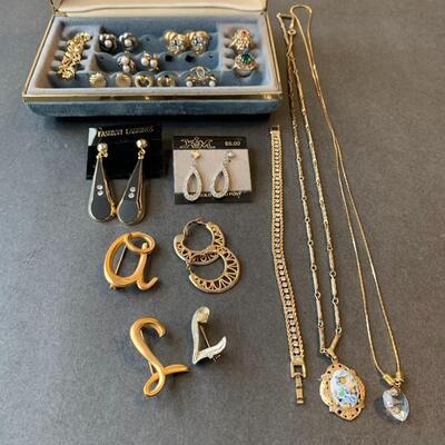 Lot 433: New & Vintage Jewerly