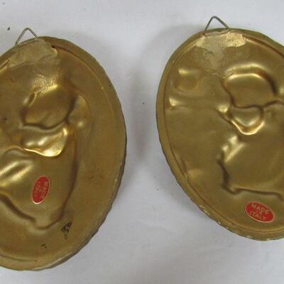 Pair of Older Italy Little Girl Christmas Wall Plaques, Italy, 4