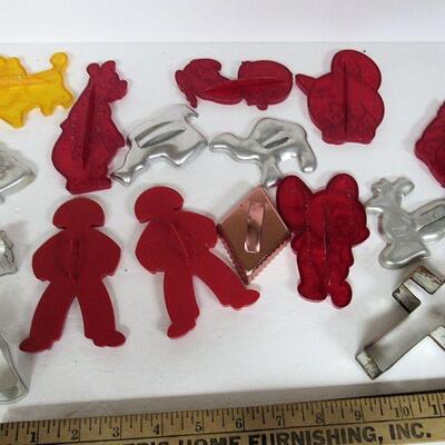 Vintage Lot of Cookie Cutters, Old Plastic 1950s Tom and Jerry and Others, and Aluminum,