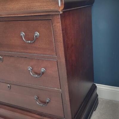 Lot 359: Broyhill Dresser
