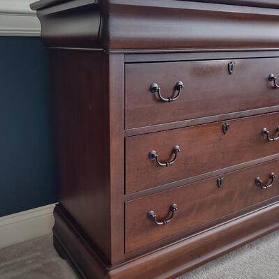 Lot 359: Broyhill Dresser