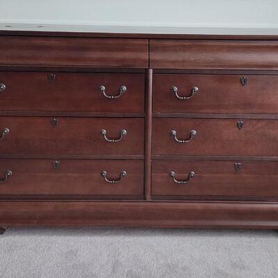 Lot 359: Broyhill Dresser
