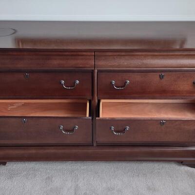 Lot 359: Broyhill Dresser