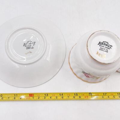 VINTAGE ROYAL ARDALT BONE CHINA FLORAL TEACUP & SAUCER