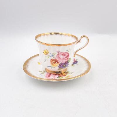 VINTAGE ROYAL ARDALT BONE CHINA FLORAL TEACUP & SAUCER