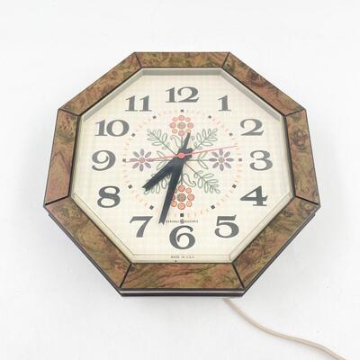 VINTAGE 8â€ PLUG-IN WALL CLOCK