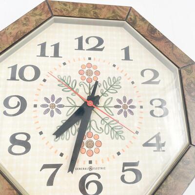 VINTAGE 8â€ PLUG-IN WALL CLOCK