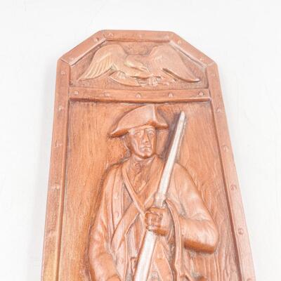 BICENTENNIAL 14â€ MOLDED COLONIAL PATRIOT WALL PLAQUE