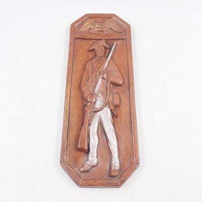 BICENTENNIAL 14â€ MOLDED COLONIAL PATRIOT WALL PLAQUE