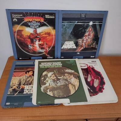 Lot 363: RCA Select A Vision Video Disc Player With Video Discs & Box
