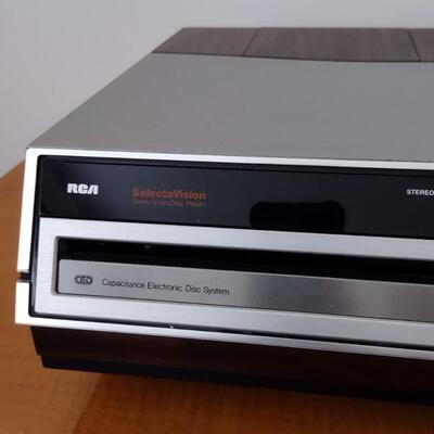 Lot 363: RCA Select A Vision Video Disc Player With Video Discs & Box