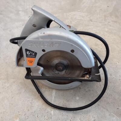 Lot 379: Sterling Mini Drill With Accessories, Skilsaw Power Saw