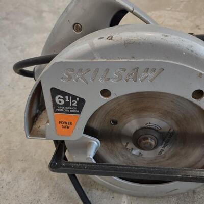 Lot 379: Sterling Mini Drill With Accessories, Skilsaw Power Saw