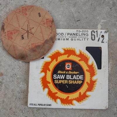 Lot 379: Sterling Mini Drill With Accessories, Skilsaw Power Saw