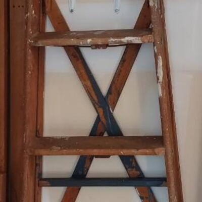 Lot 386: 2 Wooden Step Ladders