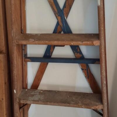 Lot 386: 2 Wooden Step Ladders