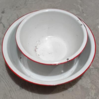 Lot 392: Wheeling Galvanized Wash Tub & More