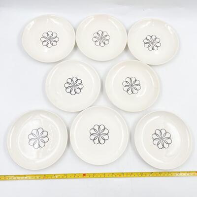 TAYLOR SMITH TAYLOR VERSATILE CHINA BLACK FLOWER 6â€ DESSERT PLATES (8)
