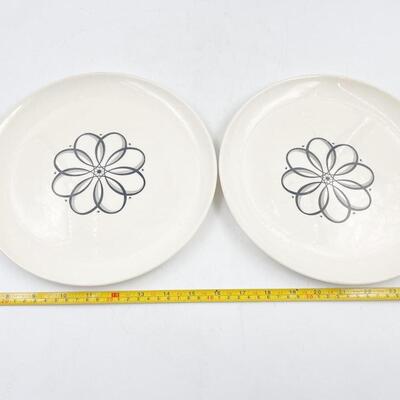 TAYLOR SMITH TAYLOR VERSATILE CHINA BLACK FLOWER 10â€ DINNER PLATES (2)
